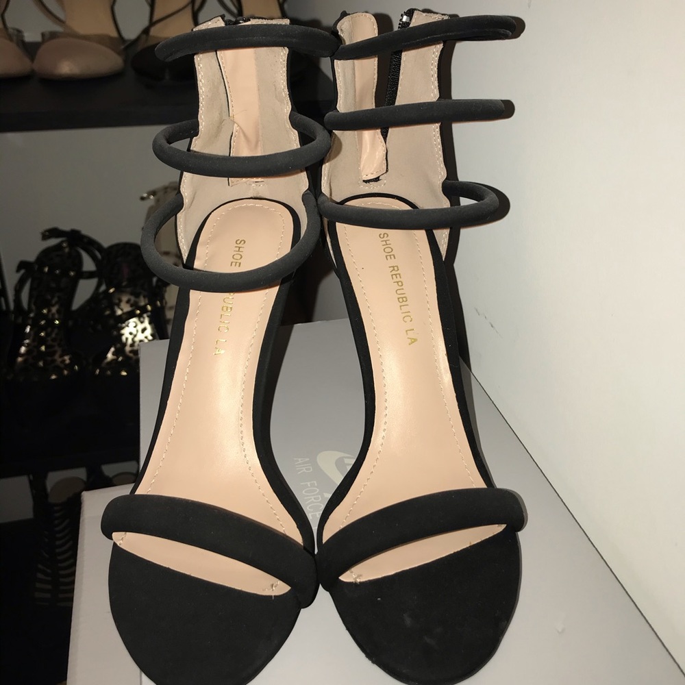 Heels - Picture 2 of 3